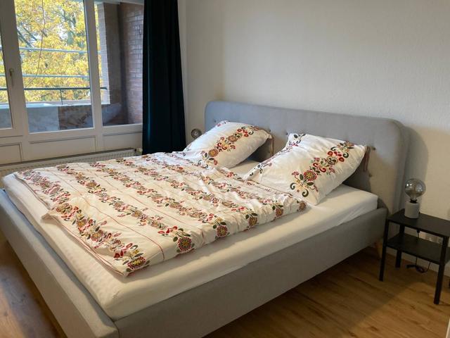 Schlafzimmer mit Doppelbett
