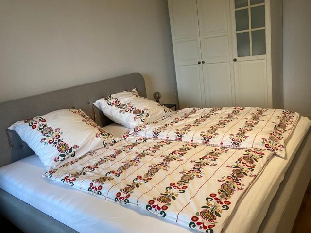 Schlafzimmer mit Kleiderschrank